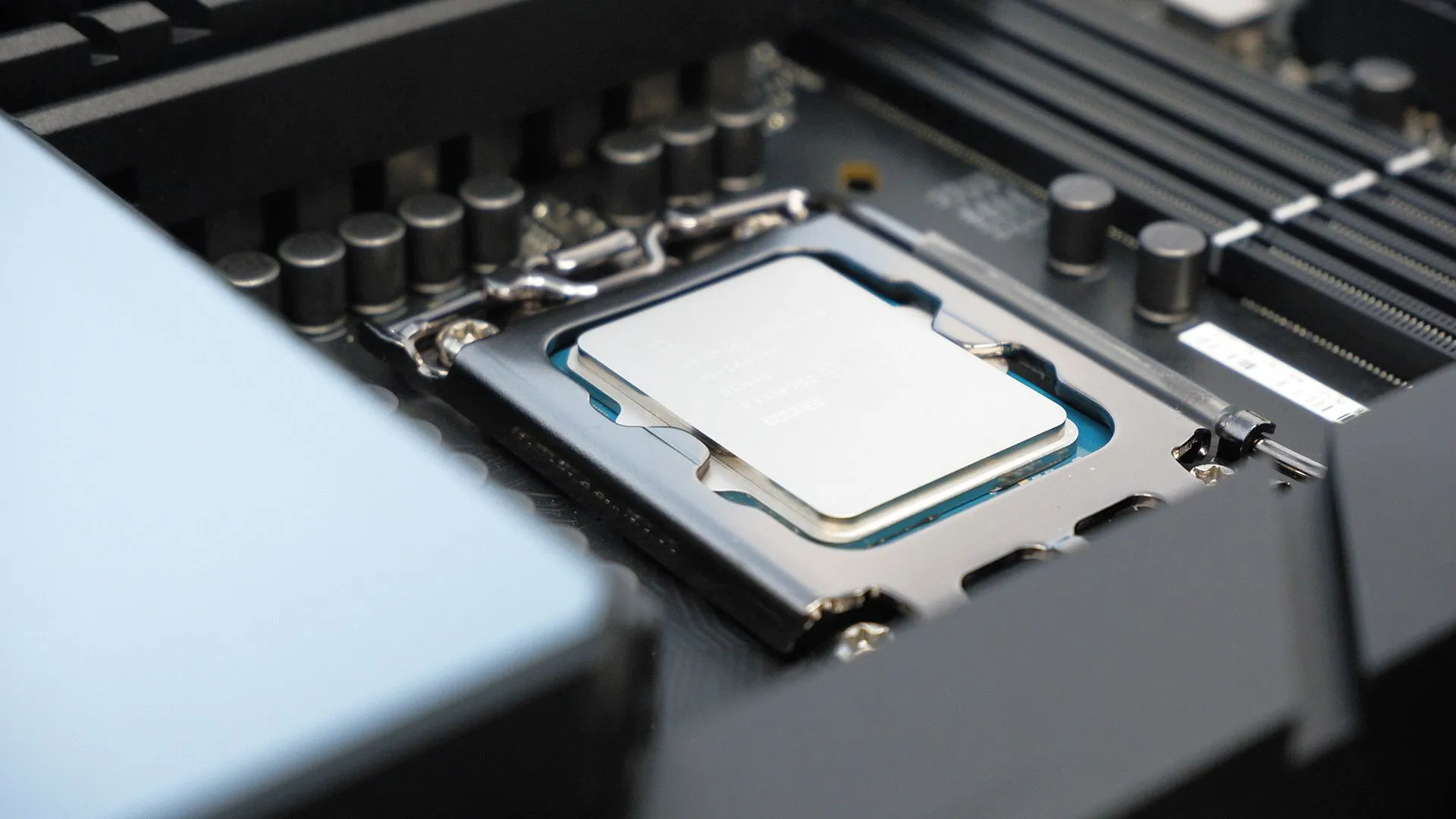 New Intel LGA1700 2027 CPUs to Refresh Existing Sockets